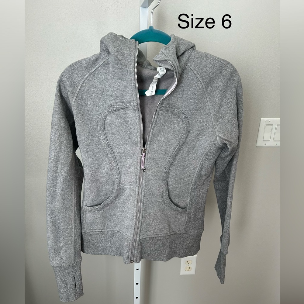 Lululemon size 6 grey scuba jacket
Excellent used condition!